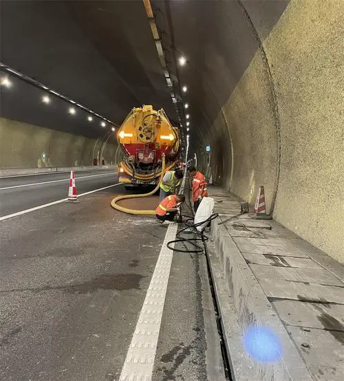 霍邱隧道排水渠清淤